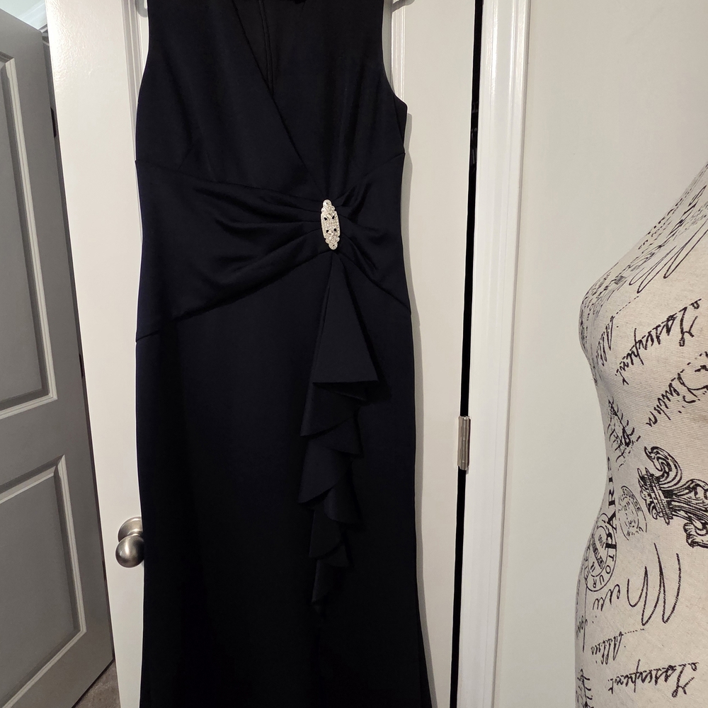 Jessica Howard Navy Long Sleeveless Evening Gown with Brooch Detail